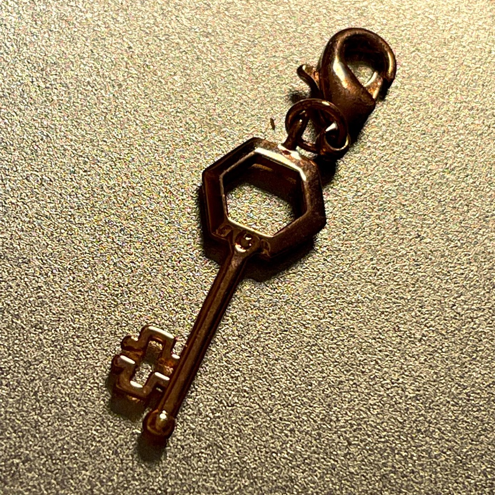 🦉💎Origami Owl Rose Gold Key Dangle Authentic